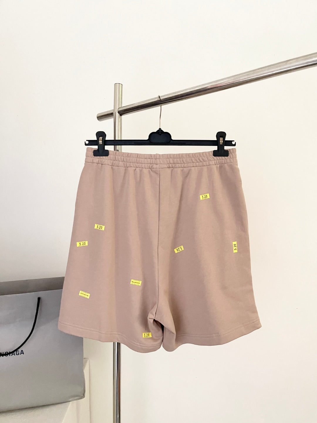 BVG / 발렌시아가 520 태그 장식 반바지