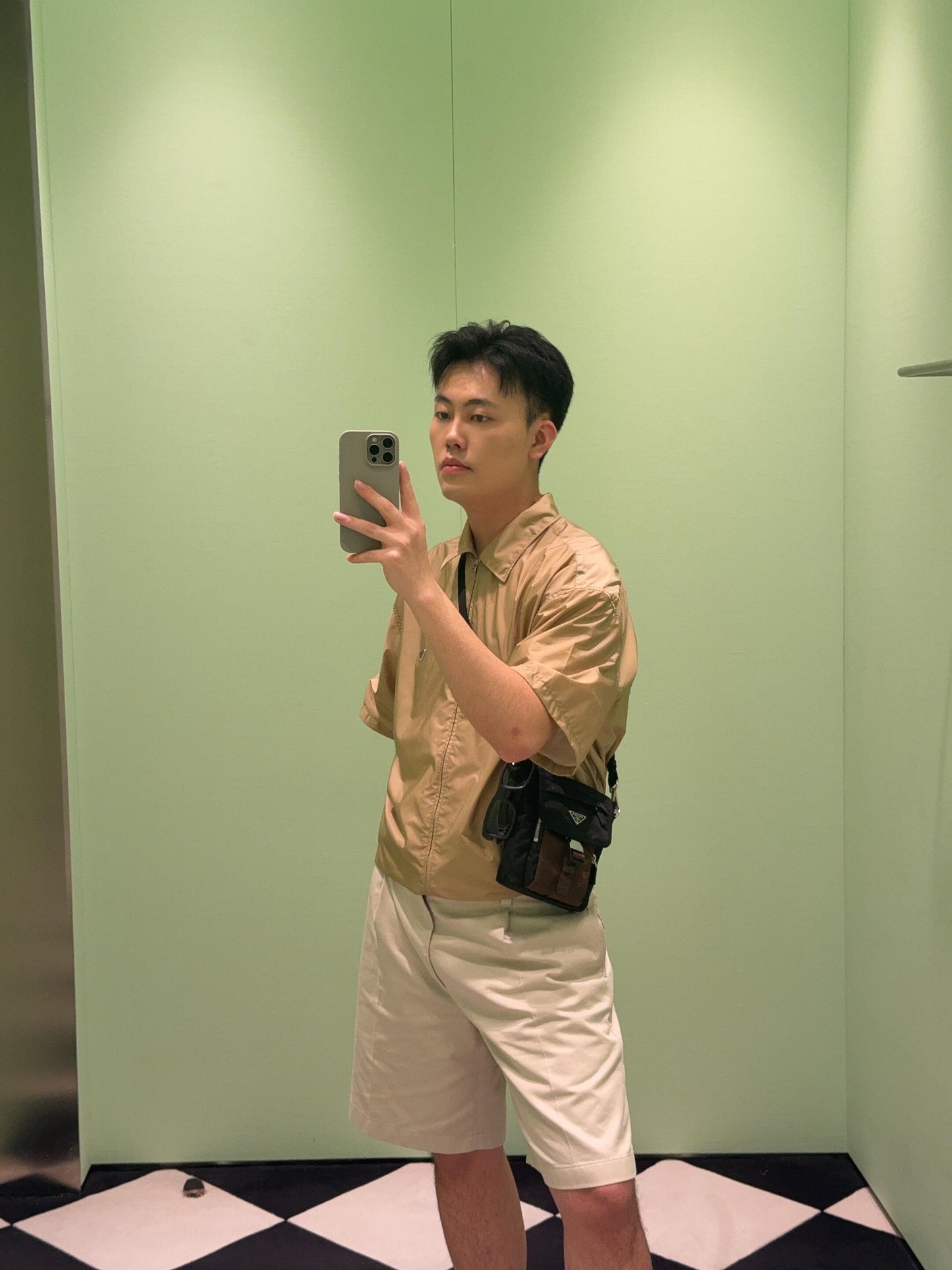 BVG / 프라다 삼각마크 지퍼 반팔 셔츠