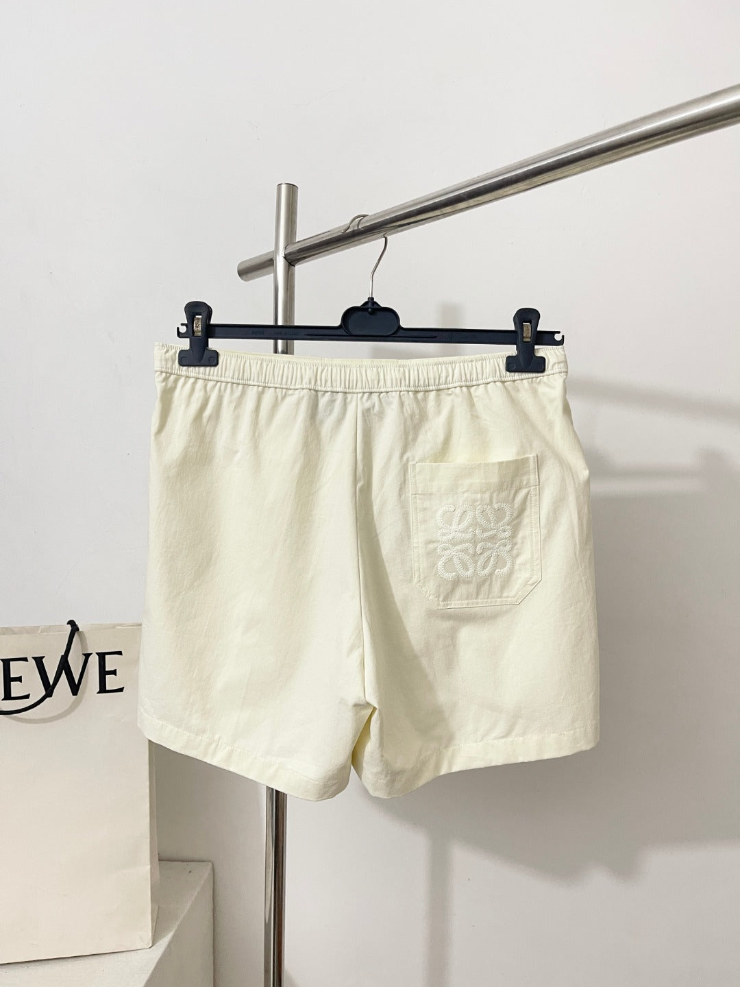 BVG / 루이비통 패치포켓 자수 반바지