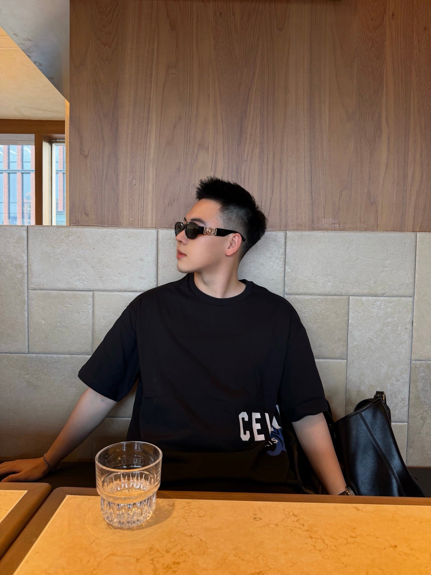 BVG / 셀린느 블랙 옆면 레터링 반팔 티셔츠
