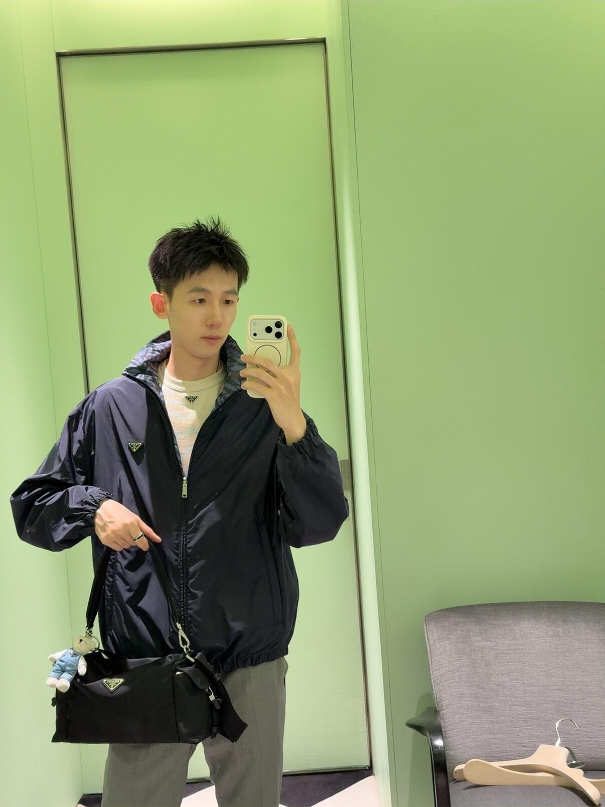 BVG / 프라다 양면 리사이클 나일론 자켓
