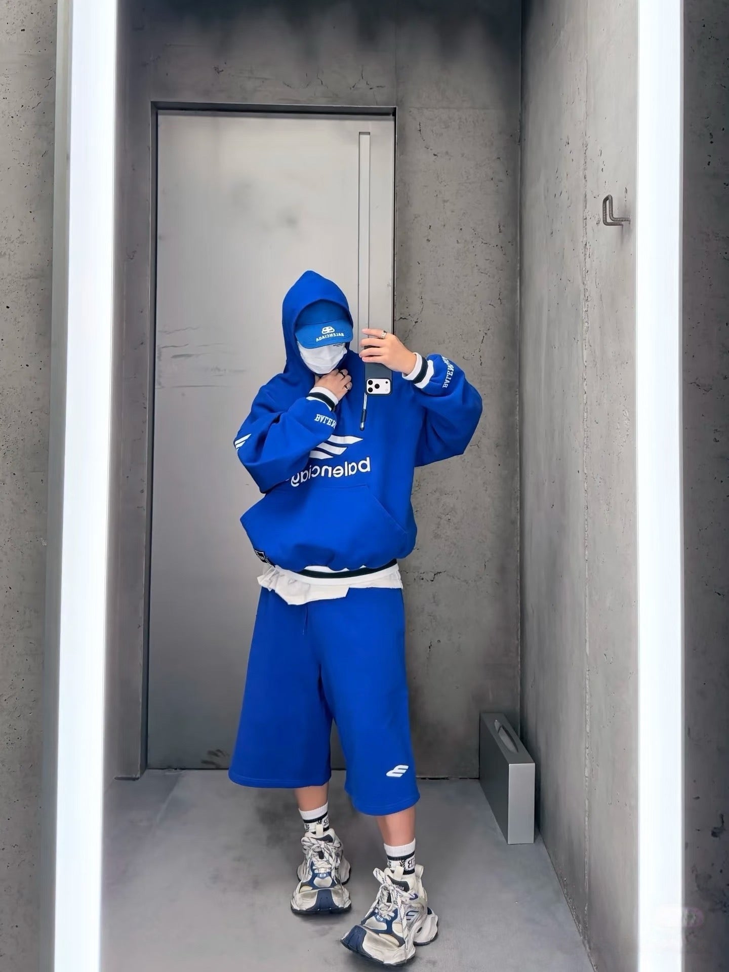 V공장 / 발렌시아가 반바지