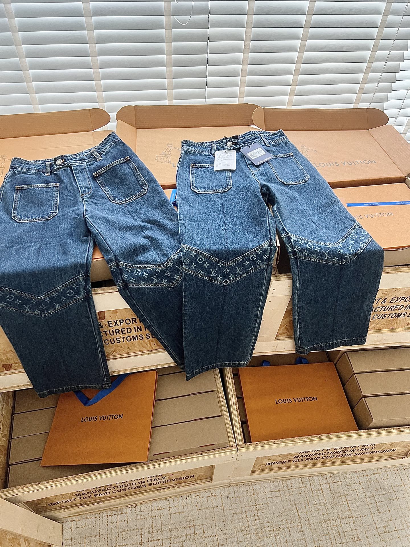 티모 / 루이비통 몽타주 모노그램 청바지