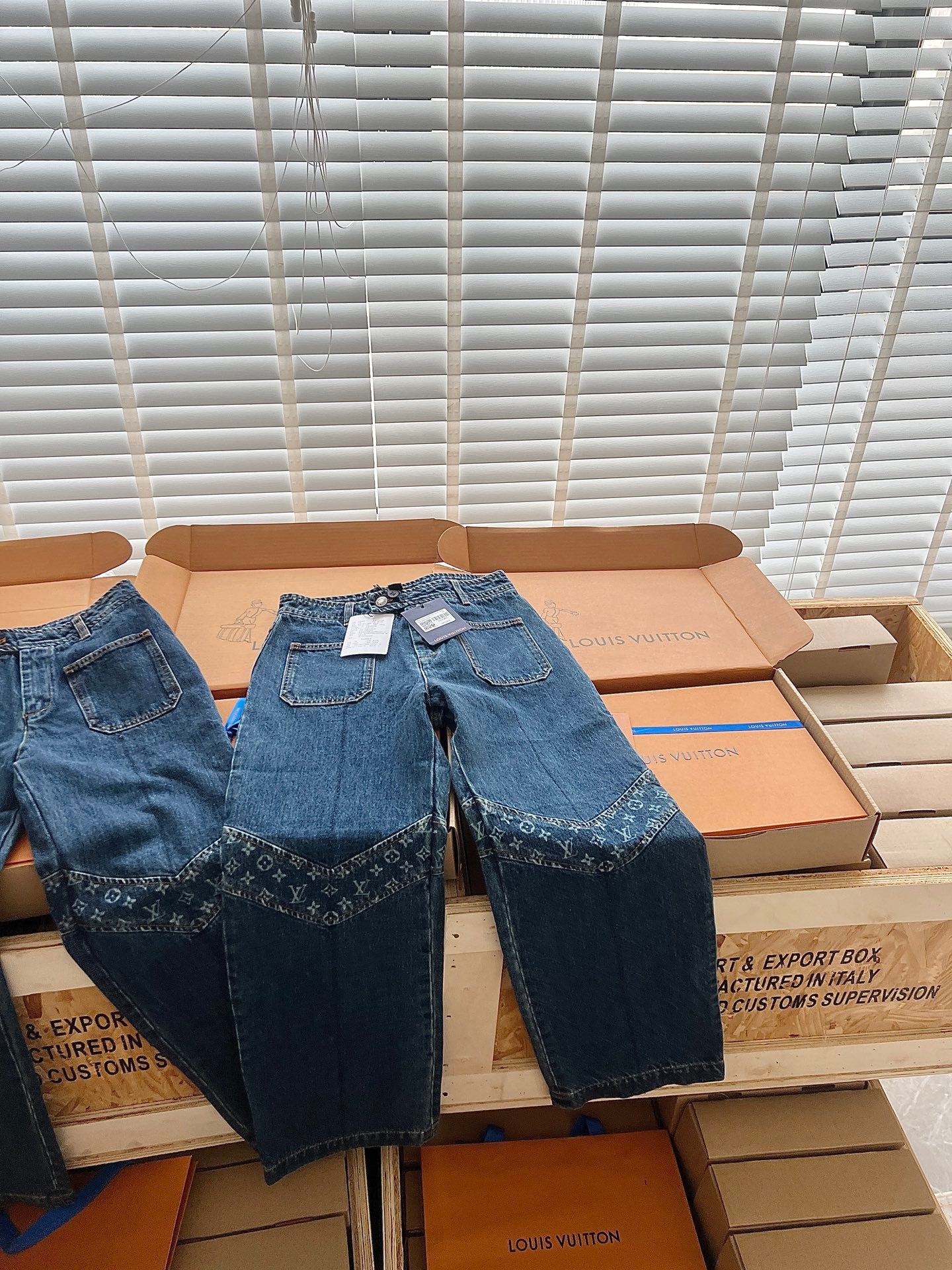 티모 / 루이비통 몽타주 모노그램 청바지