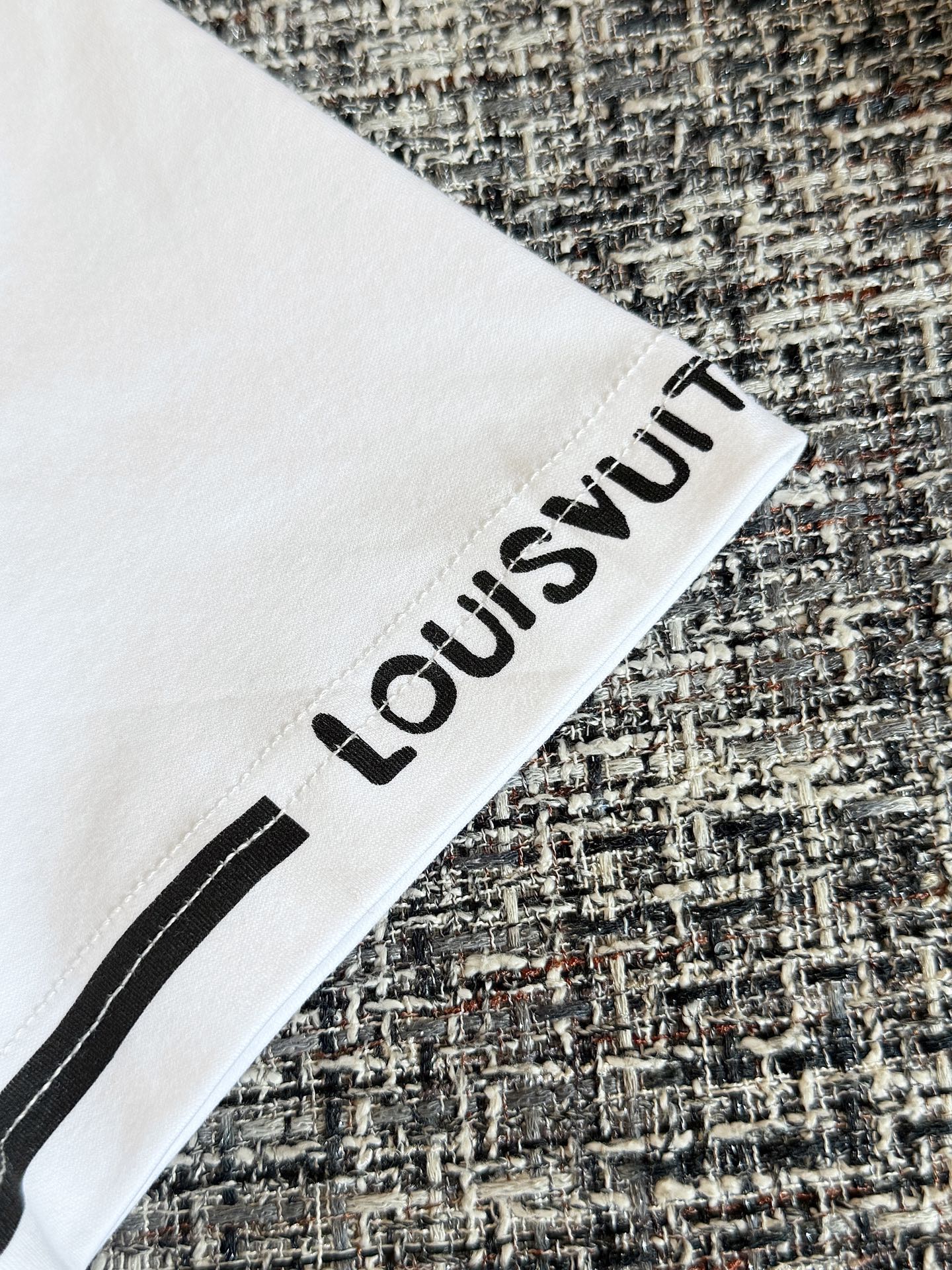 Timo / Louis Vuitton Two-Tone Line Print T-Shirt