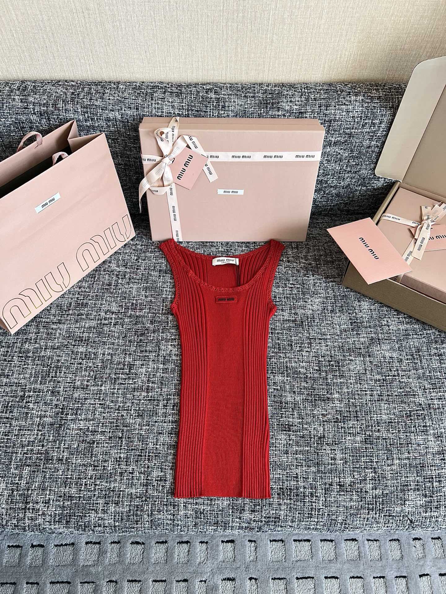 Timo / MIUMIU V-neck Strap Dress