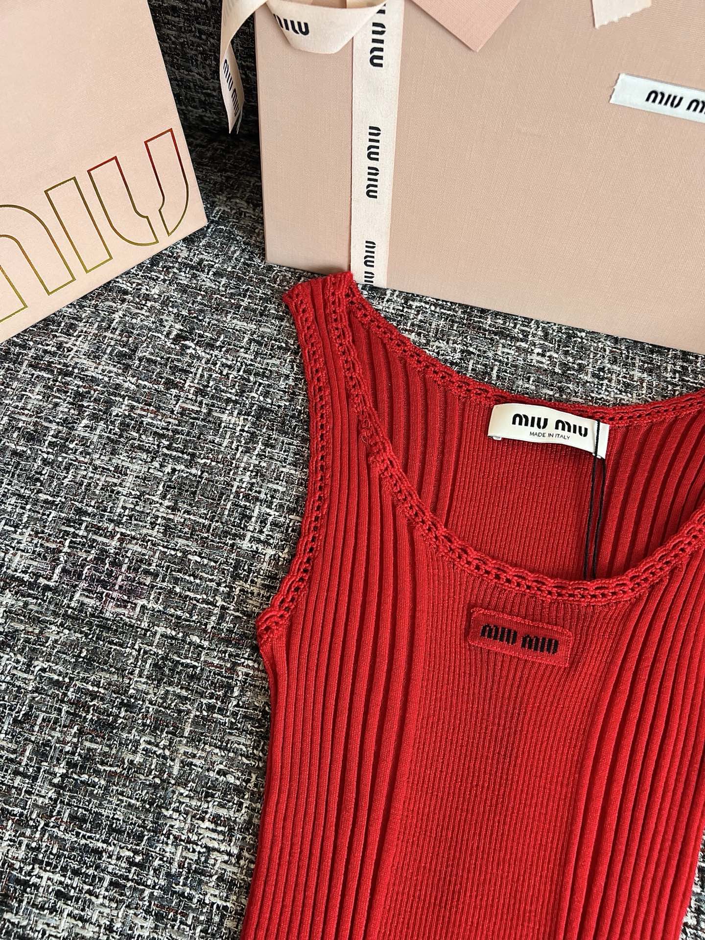 Timo / MIUMIU V-neck Strap Dress