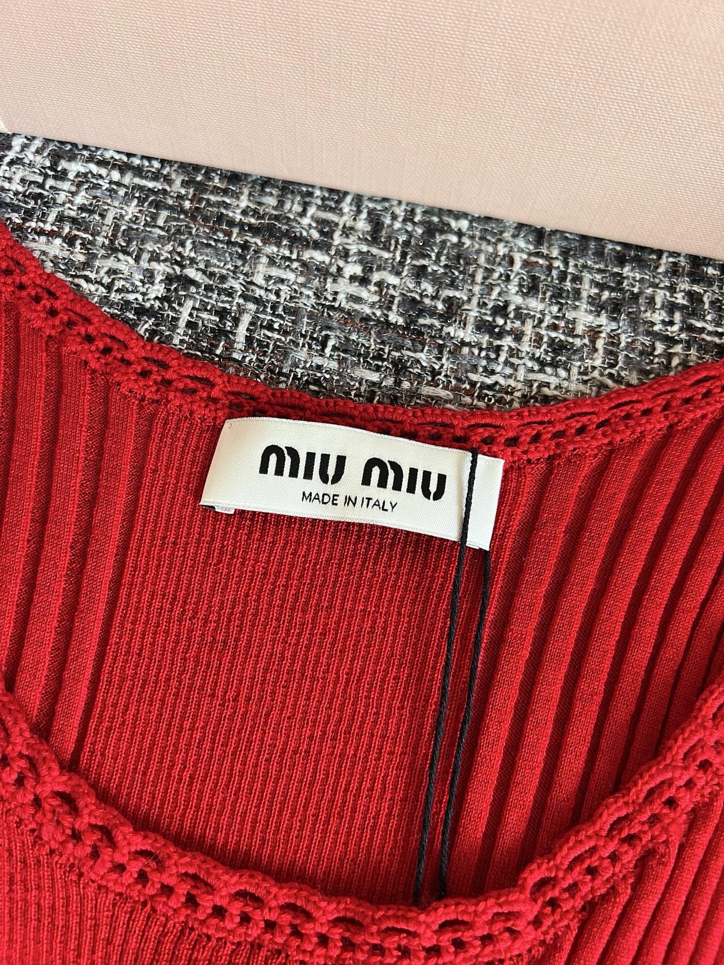 Timo / MIUMIU V-neck Strap Dress