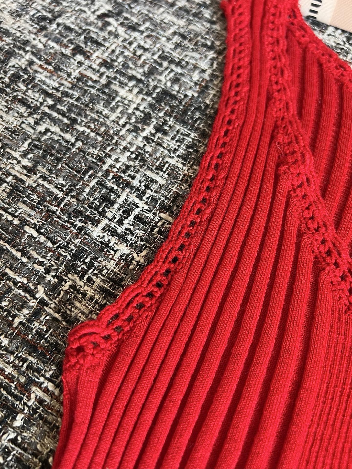 Timo / MIUMIU V-neck Strap Dress