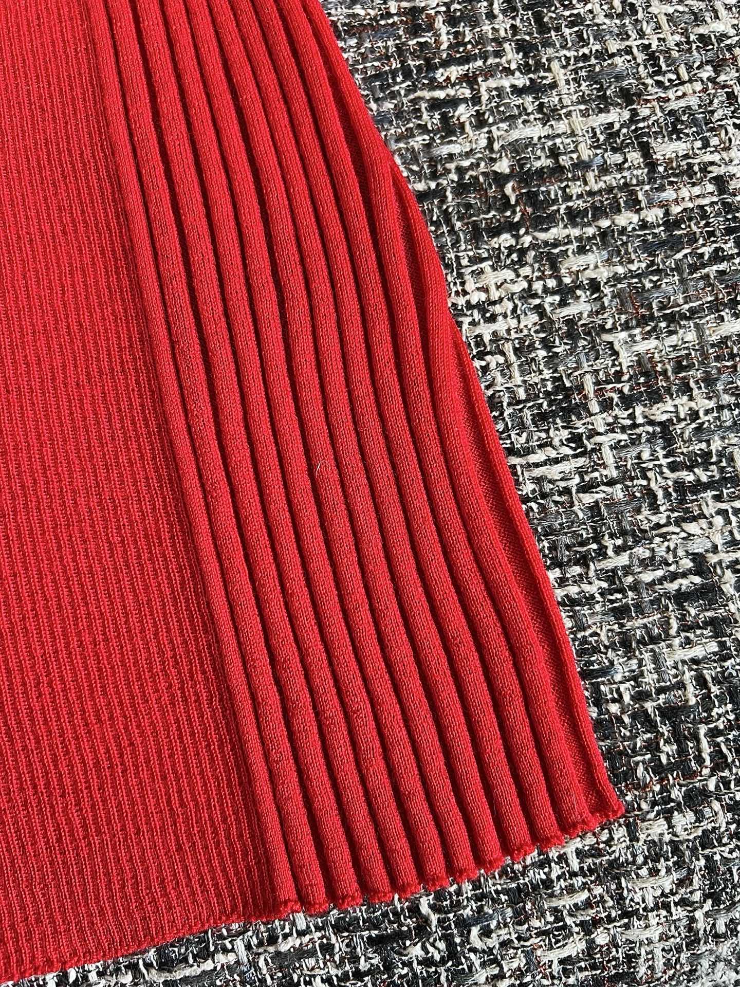 Timo / MIUMIU V-neck Strap Dress