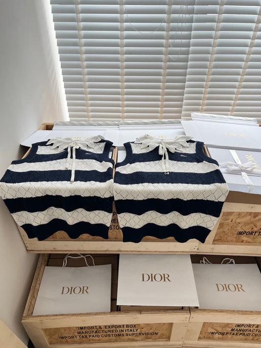 Timo / Dior 레이스 넥 스트라이프 베스트