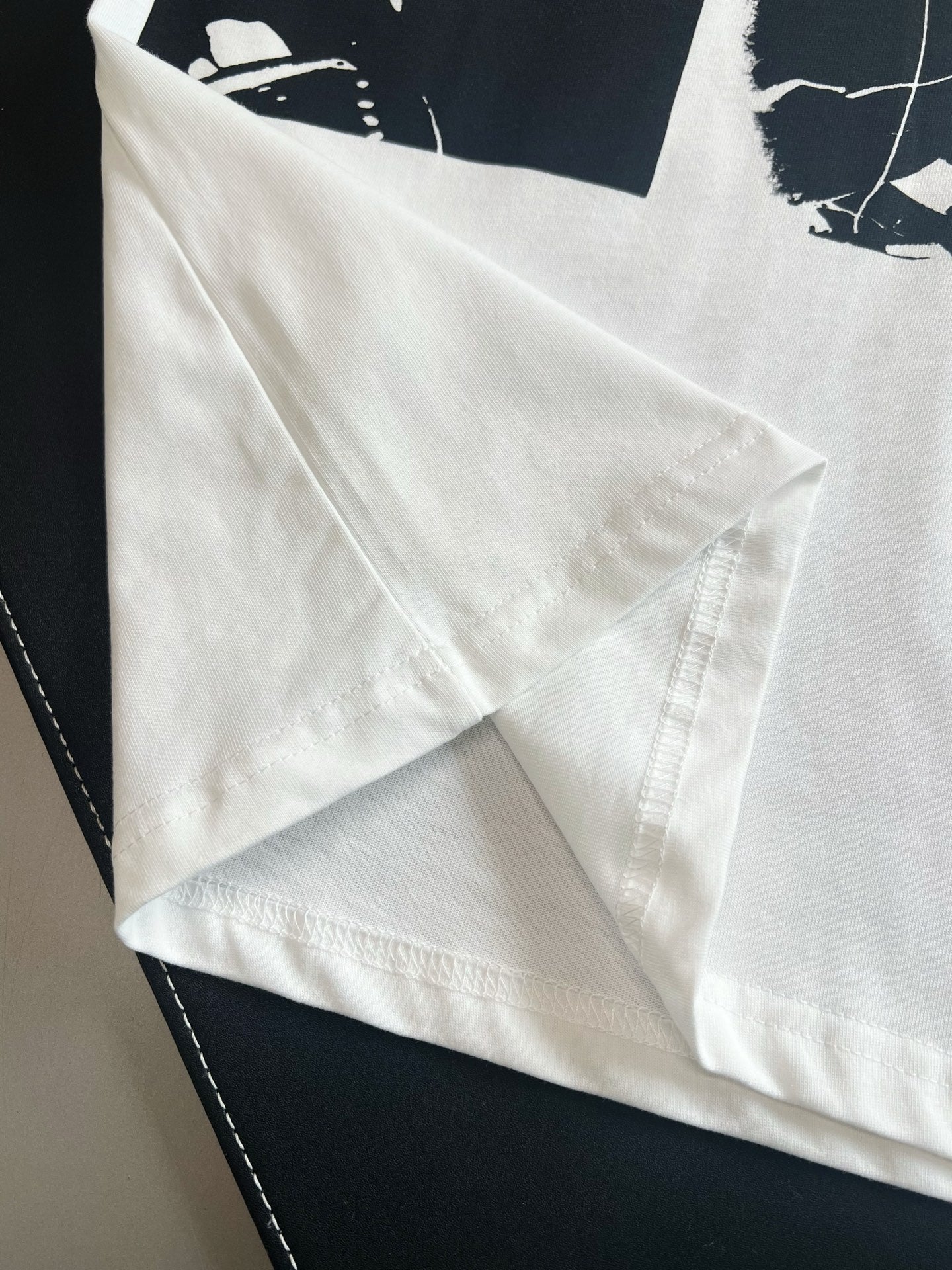 V Factory / Givenchy Short-Sleeved T-Shirt