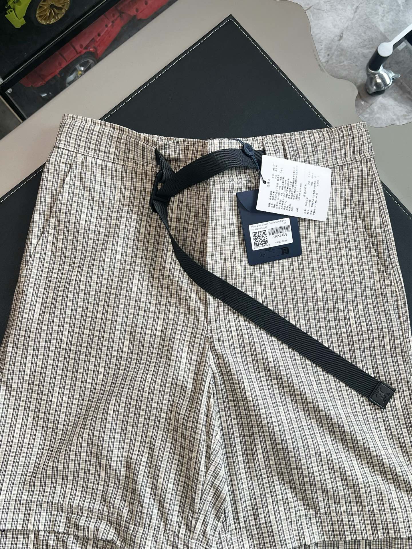 V Factory / Louis Vuitton Pants