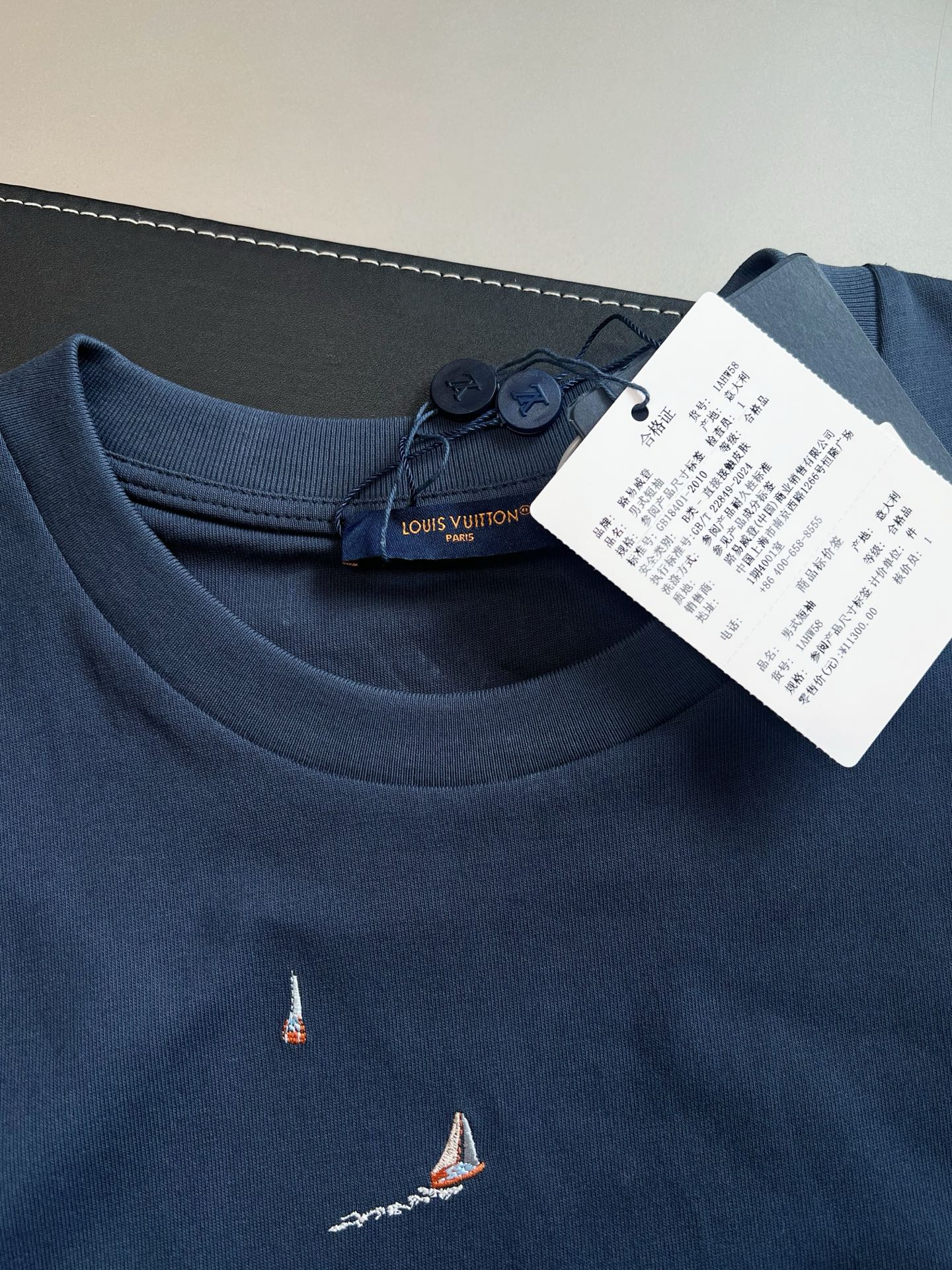 V factory / Louis Vuitton short-sleeved