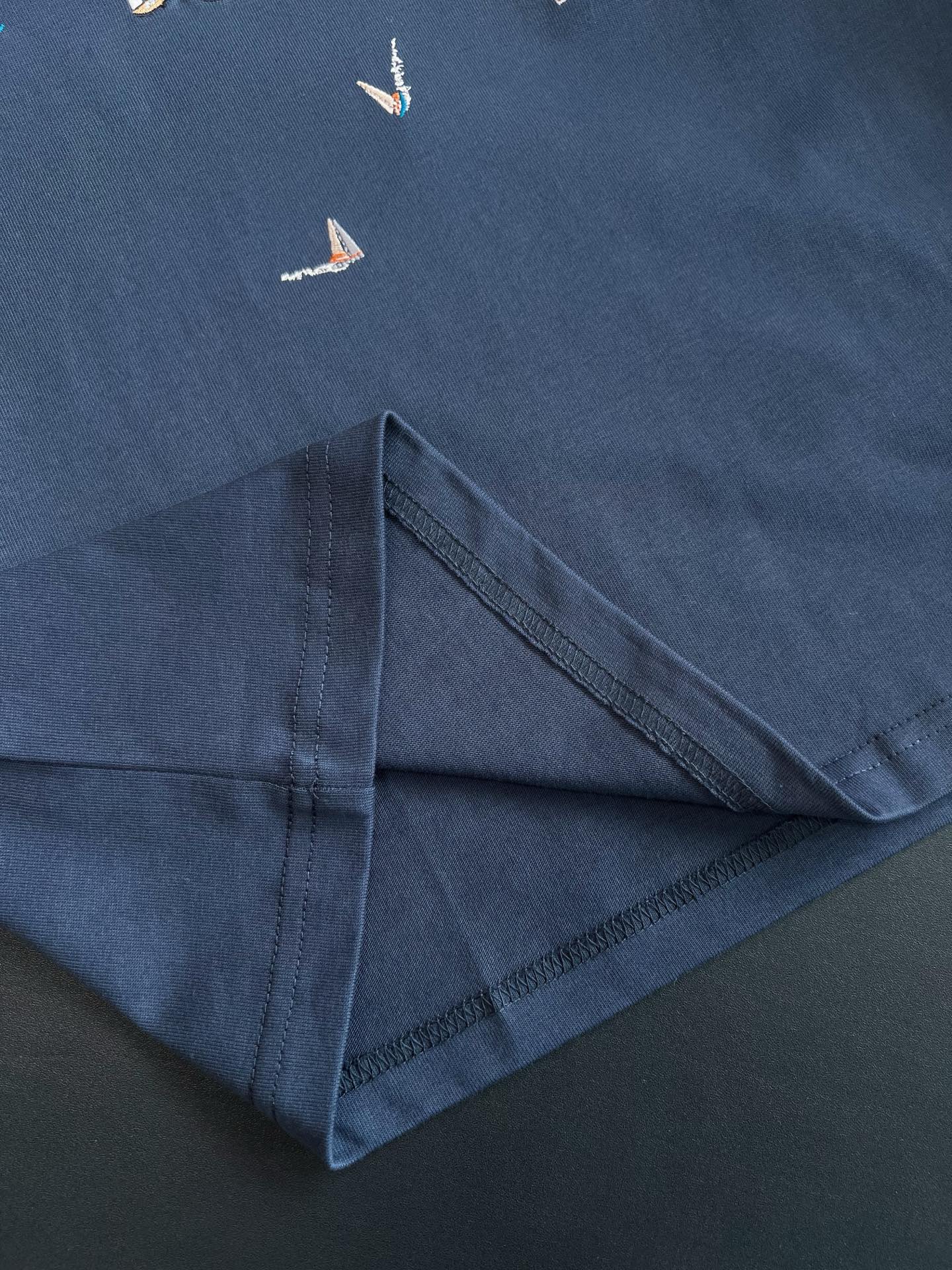 V factory / Louis Vuitton short-sleeved