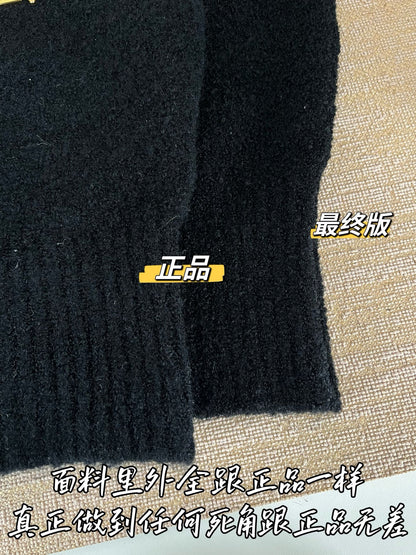 Timo / Louis Vuitton Metal Button Knit Shorts