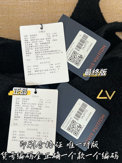 Timo / Louis Vuitton Metal Button Knit Shorts
