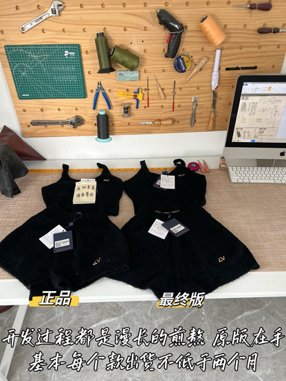 Timo / Louis Vuitton Metal Button Knit Shorts