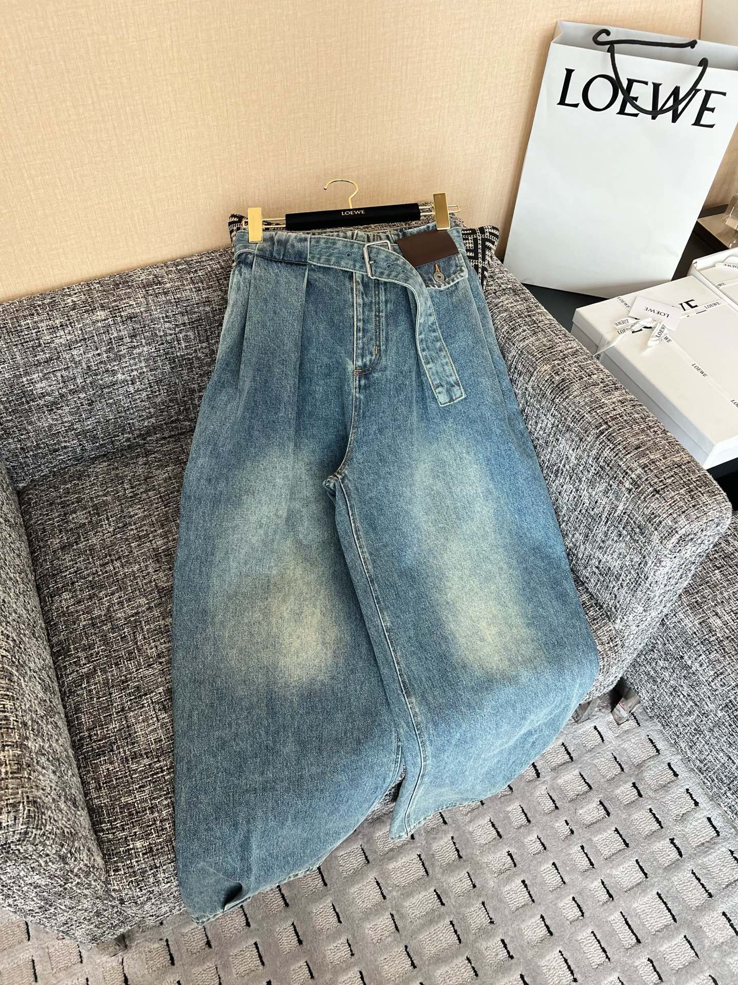 티모 / 로에베 주름 벨트 데님팬츠
