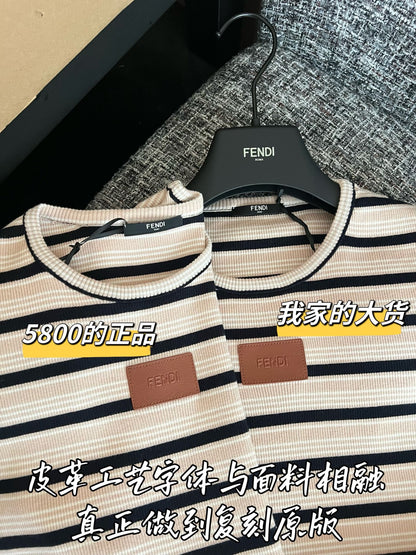 티모 / 펜디 26SS 신상 컬러 대비 스트라이프 반팔 티셔츠