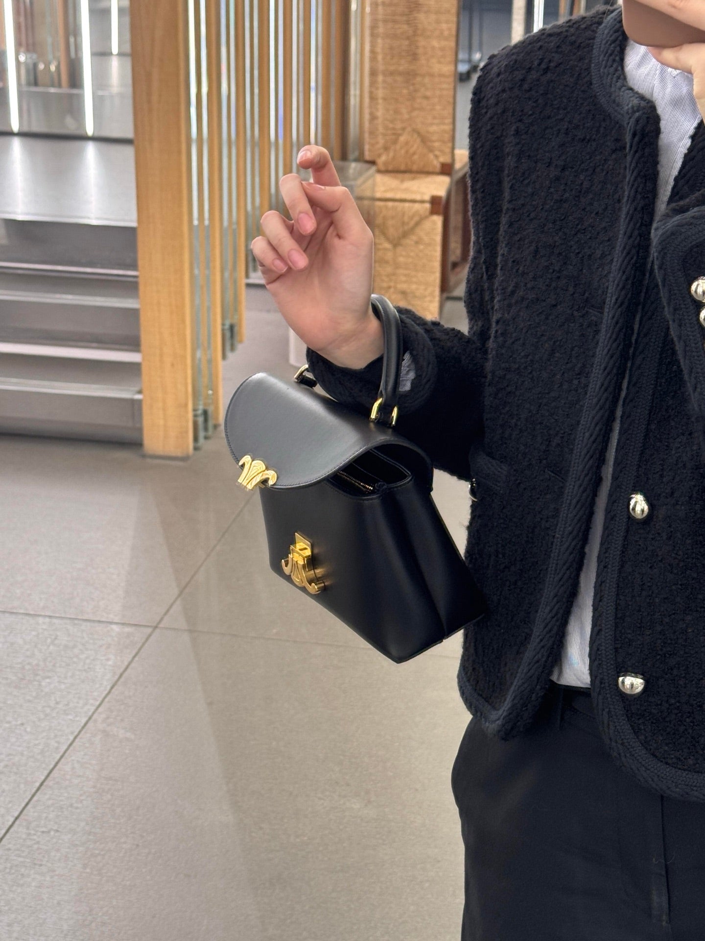 백경공장 / 셀린느 광택 소가죽 핸드백