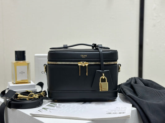백경공장 / 셀린느 광택 소가죽 화장 케이스