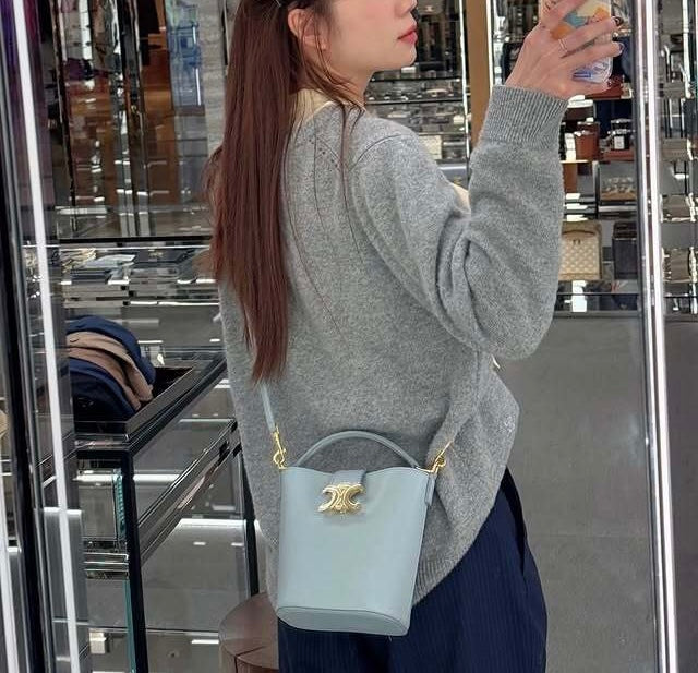 백경공장 / 셀린느 미니 스무스 소가죽 핸들 버킷 백
