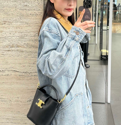 백경공장 / 셀린느 미니 스무스 소가죽 핸들 버킷 백