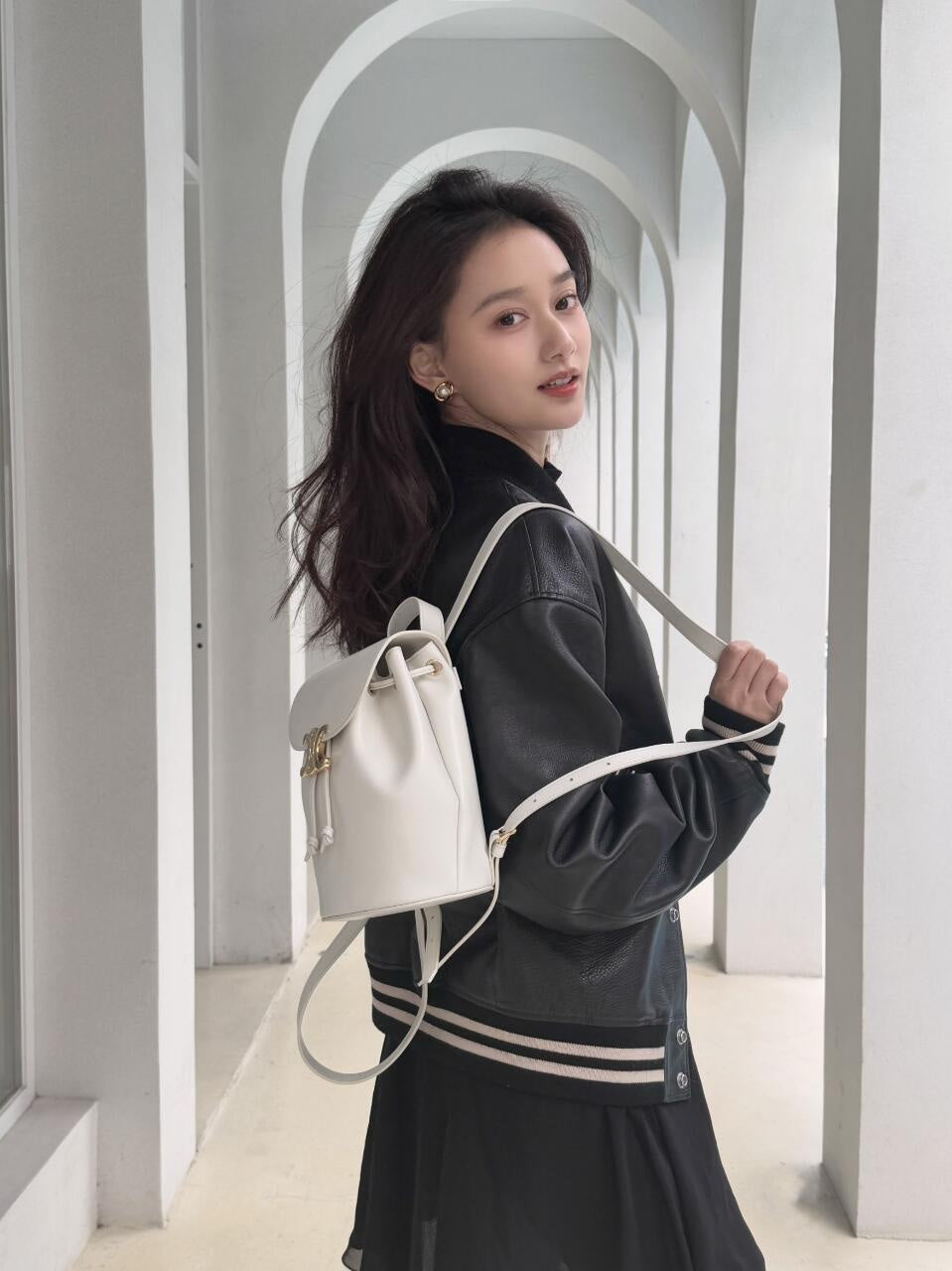 백경공장 / 셀린느 스무스 소가죽 백팩