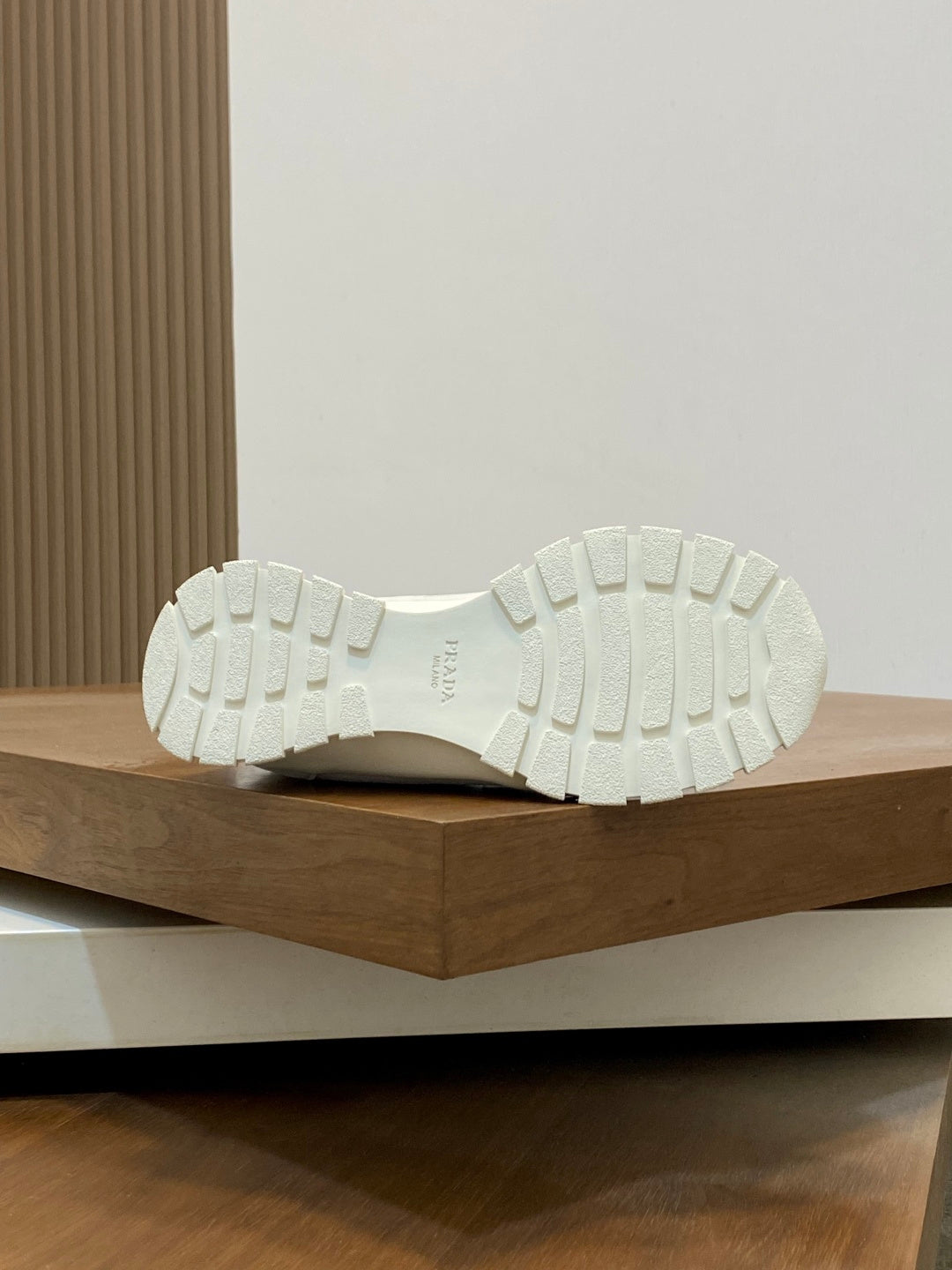 빙셀러 / 프라다 남성 신상 조합소재 캐주얼 스니커즈