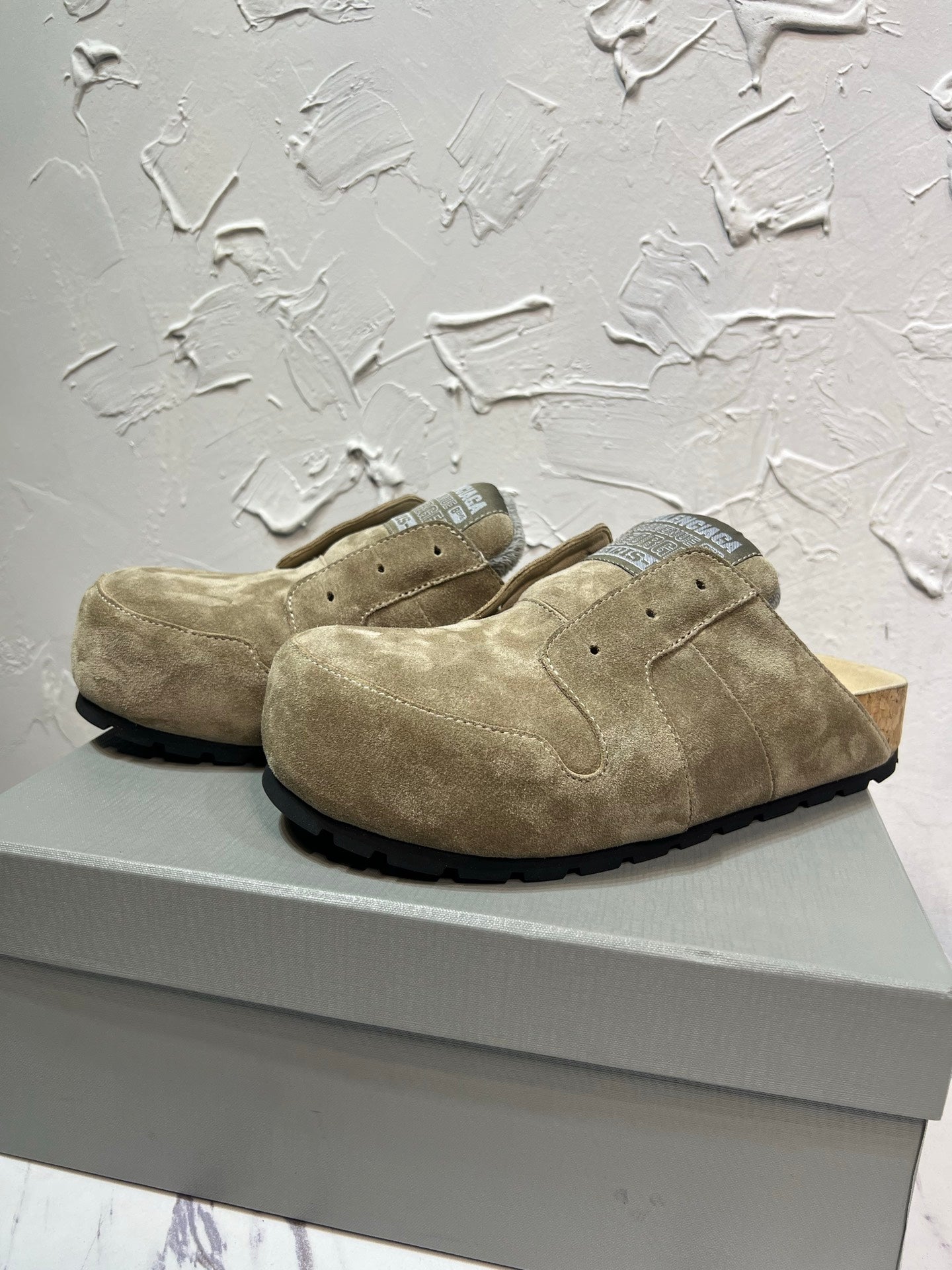 빙셀러 / 발렌시아가 26FW 신상 DUMBO 남성 뮬 슈즈