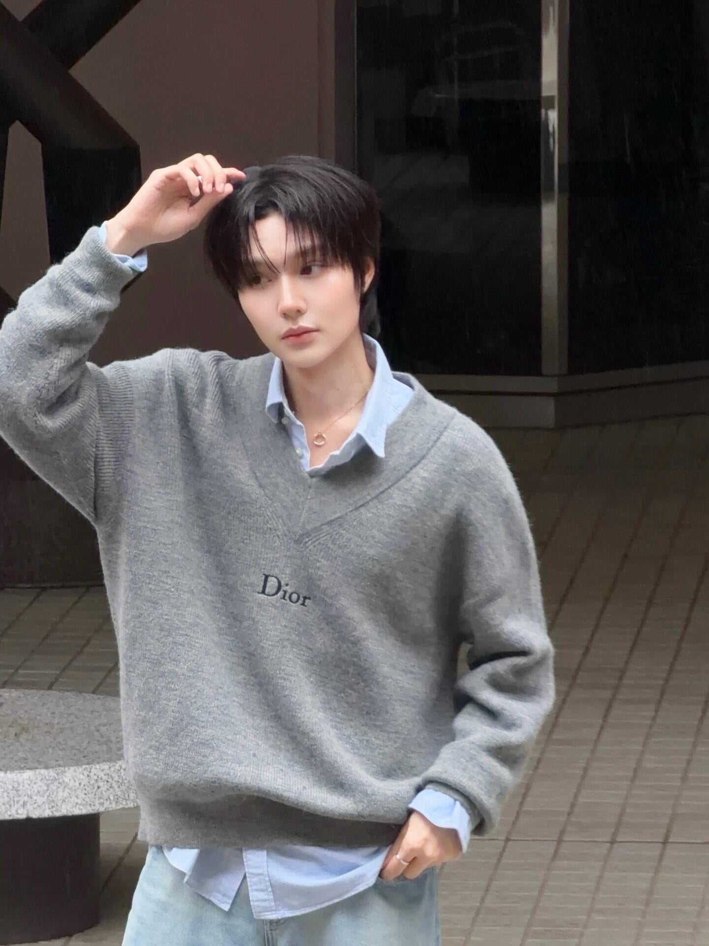 V공장 / 디올 긴팔 티셔츠